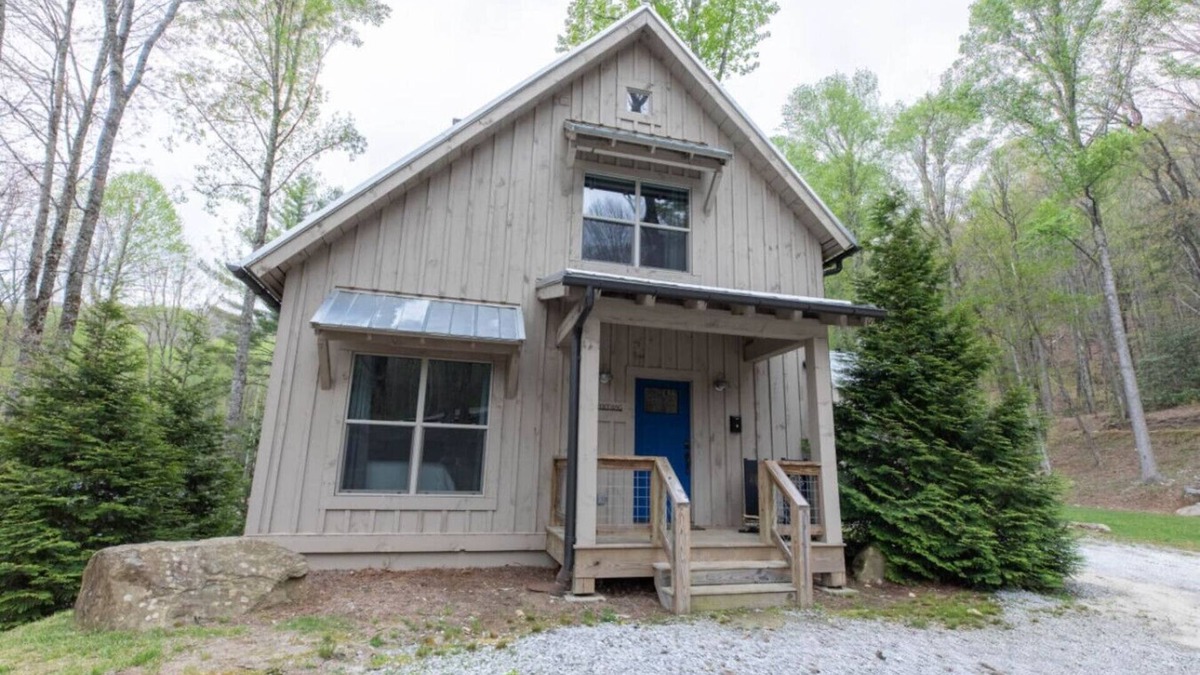 Highlands Cottage | Beautiful 2-bedroom, sleeps 6, modern mountain chic cottage - Limbertwig