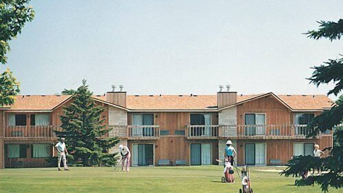 Mishicot Apartment | Beautiful 2 bedroom unit at resort, sleeps 8