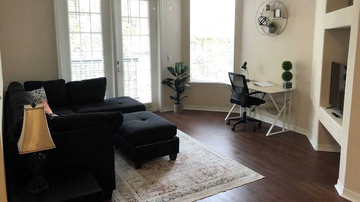 Golden Oak Apartment | Beautiful 2-bedroom unit 5 minutes from Disney!