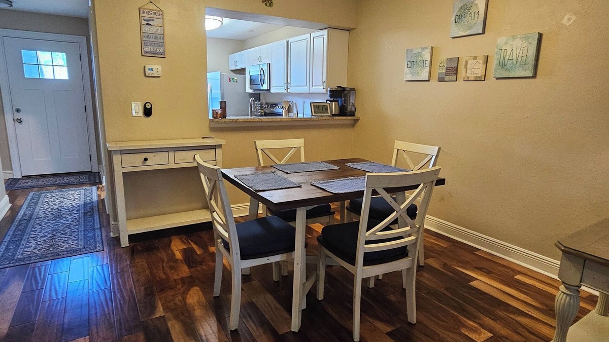 Biggar Condo | Beautiful 2-bedroom condo with AC in Fort Myers