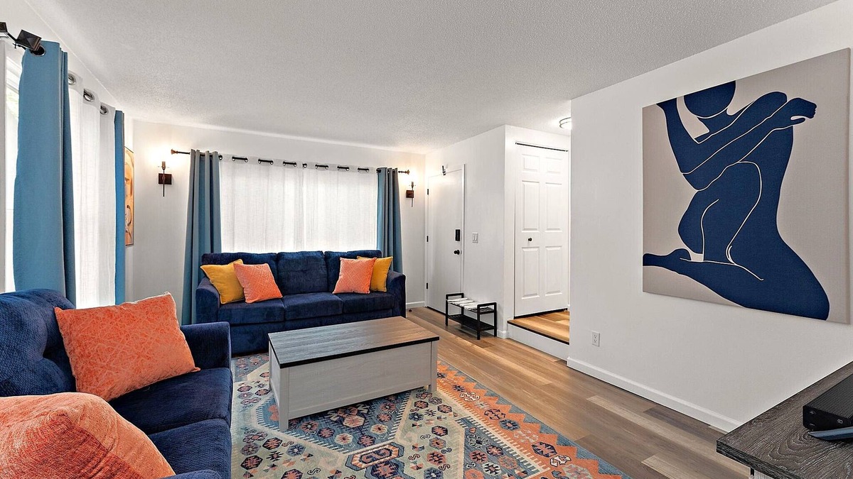 Highwood House | Beautiful 2 bedroom duplex near Downtown Saint Paul