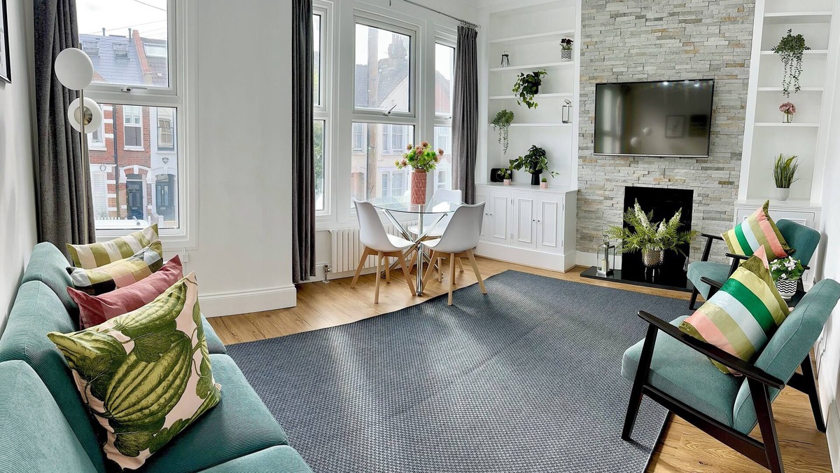 Chelsea Harbour Apartment | Beautiful 2 Bedrooms Flat with Garden and Free Parking