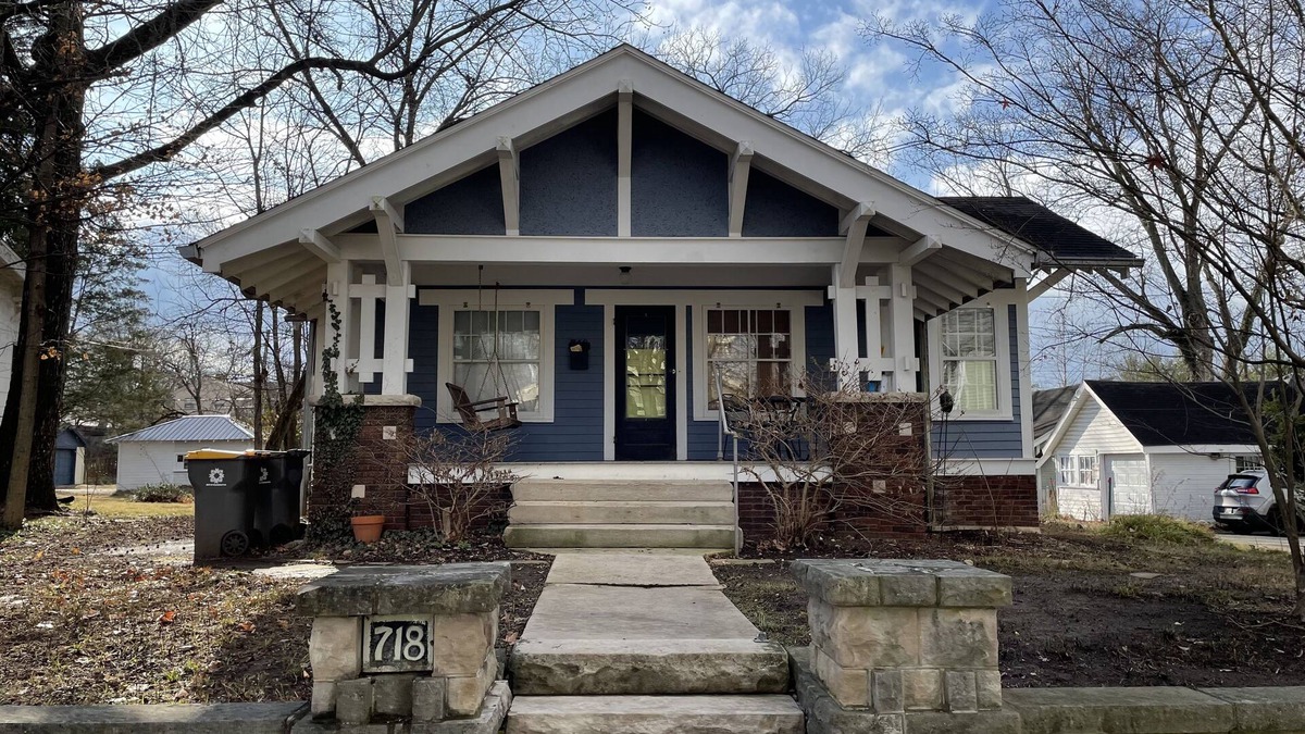 Bloomington House | Beautiful 2 BR Bungalow - 3 Blocks to Campus, Kirkwood & Amenities