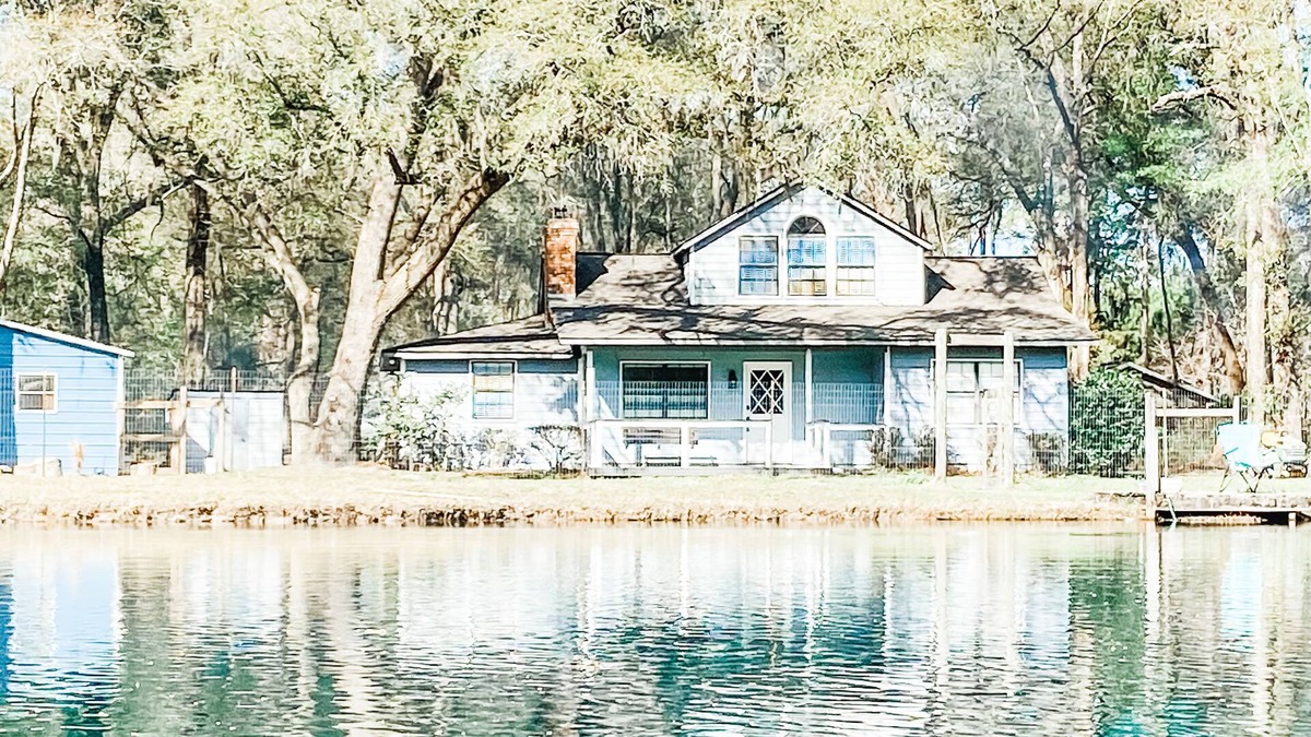 Boys Ranch House | Beautiful 2 story house overlooking the water. Has arcade & Close to the springs