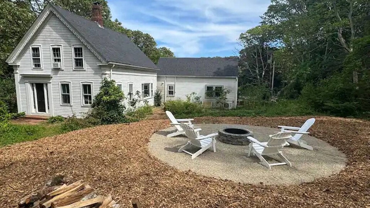 Pleasant Point House | Beautiful 2BD/2BA Private Historic Home in Pastoral Setting
