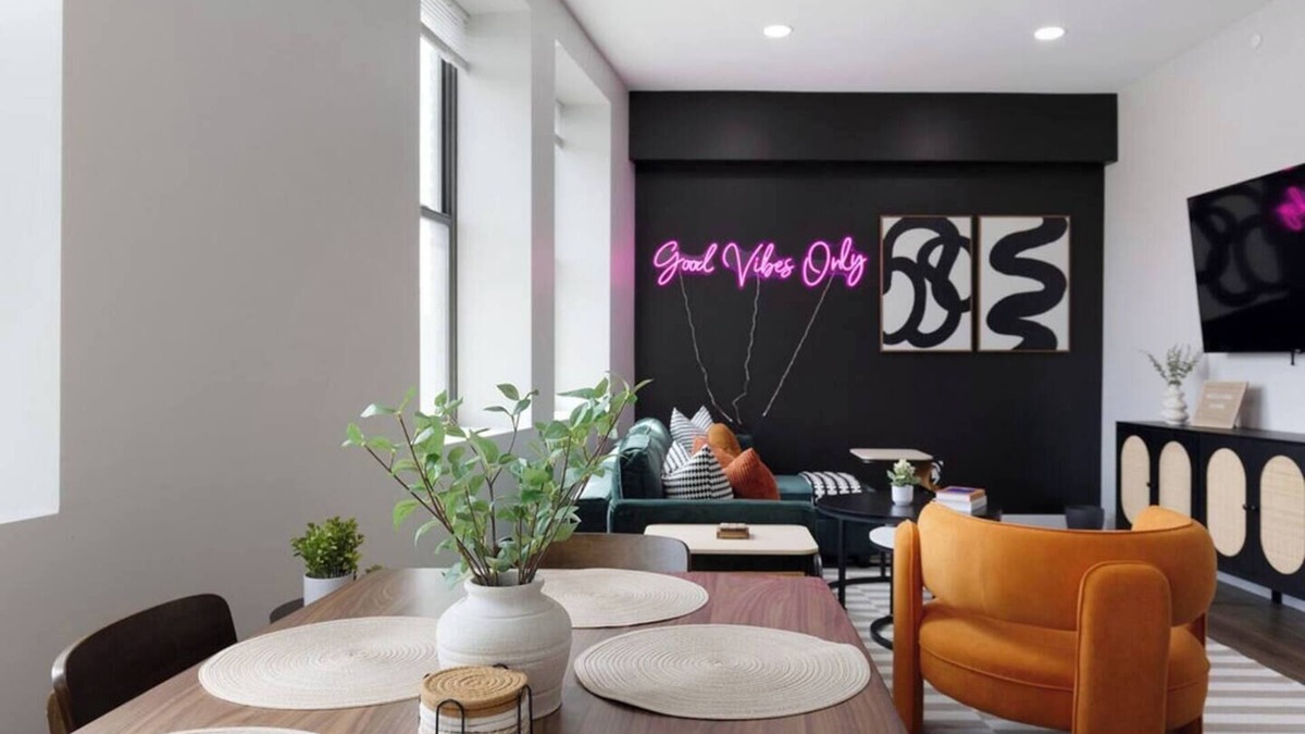 Cleveland Apartment | Beautiful 2Bed - 10 min. to downtown/Cavs/Browns