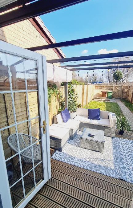 East End Apartment | Beautiful 2bed house with garden, walking distance to town - FREE parking