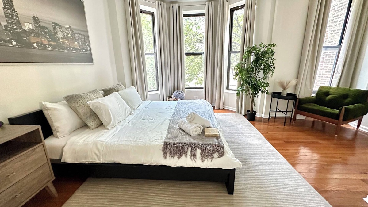 West Town Apartment | Beautiful 2BR apartment in vibrant West Town, close to FultonMarket and Downtown