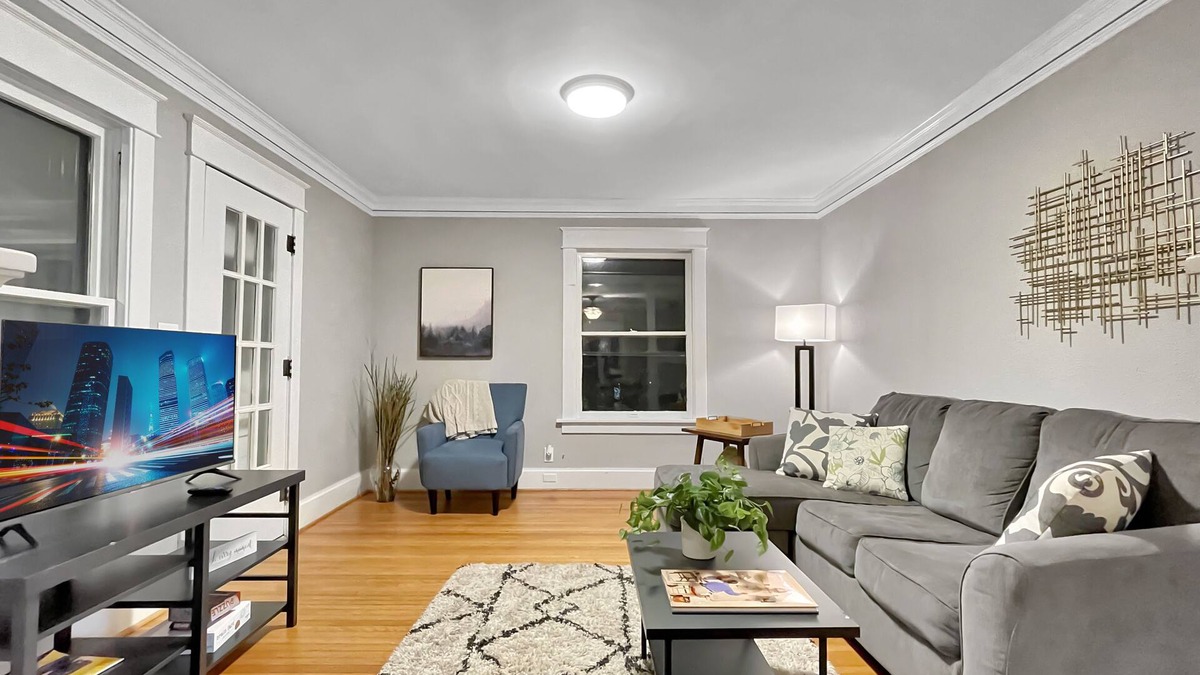 North of Grand House | Beautiful 2BR N of Grand near Downtown