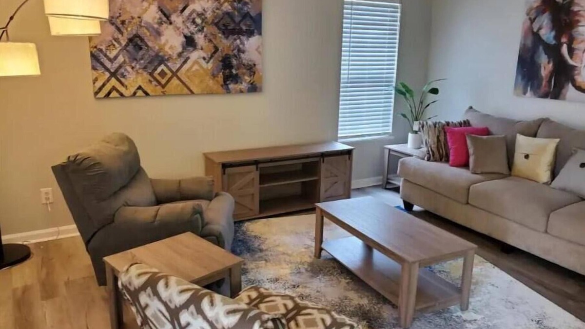 Greensboro House | Beautiful 3/2 Home. Walking distance from Coliseum.