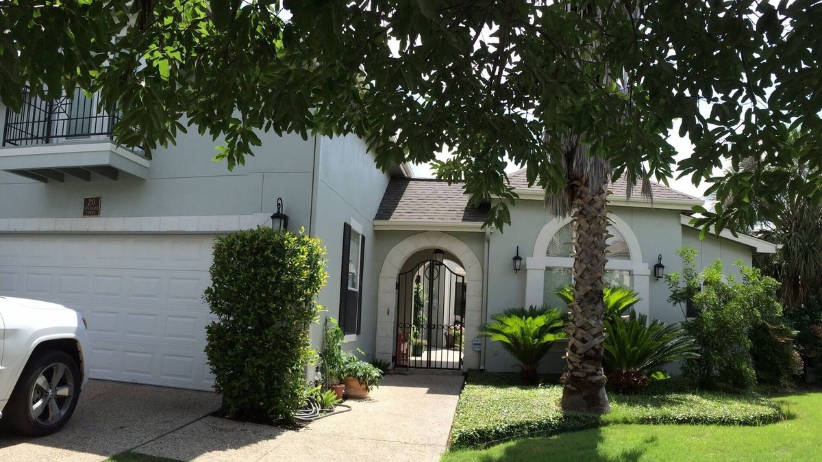 North San Antonio - SAT House | Beautiful 3 bdrm. 199- with large tropical patio, hot tub in gated community