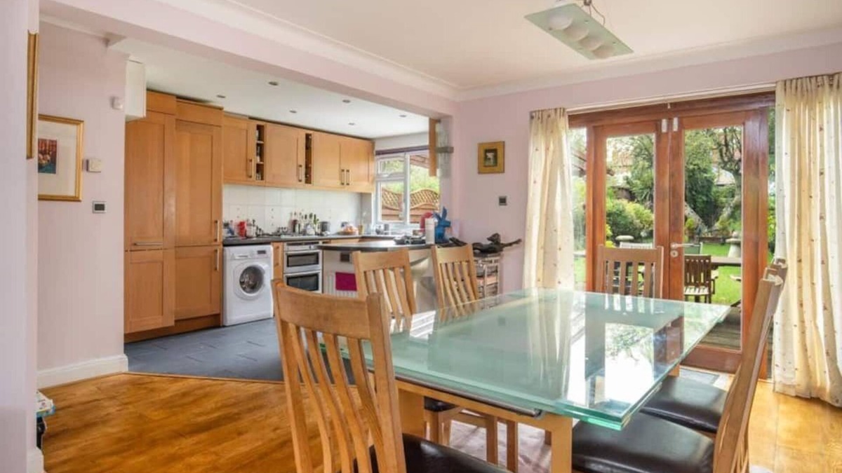 Childs Hill House | Beautiful 3 bed , 2 bathroom house, large garden near Hampstead Heath