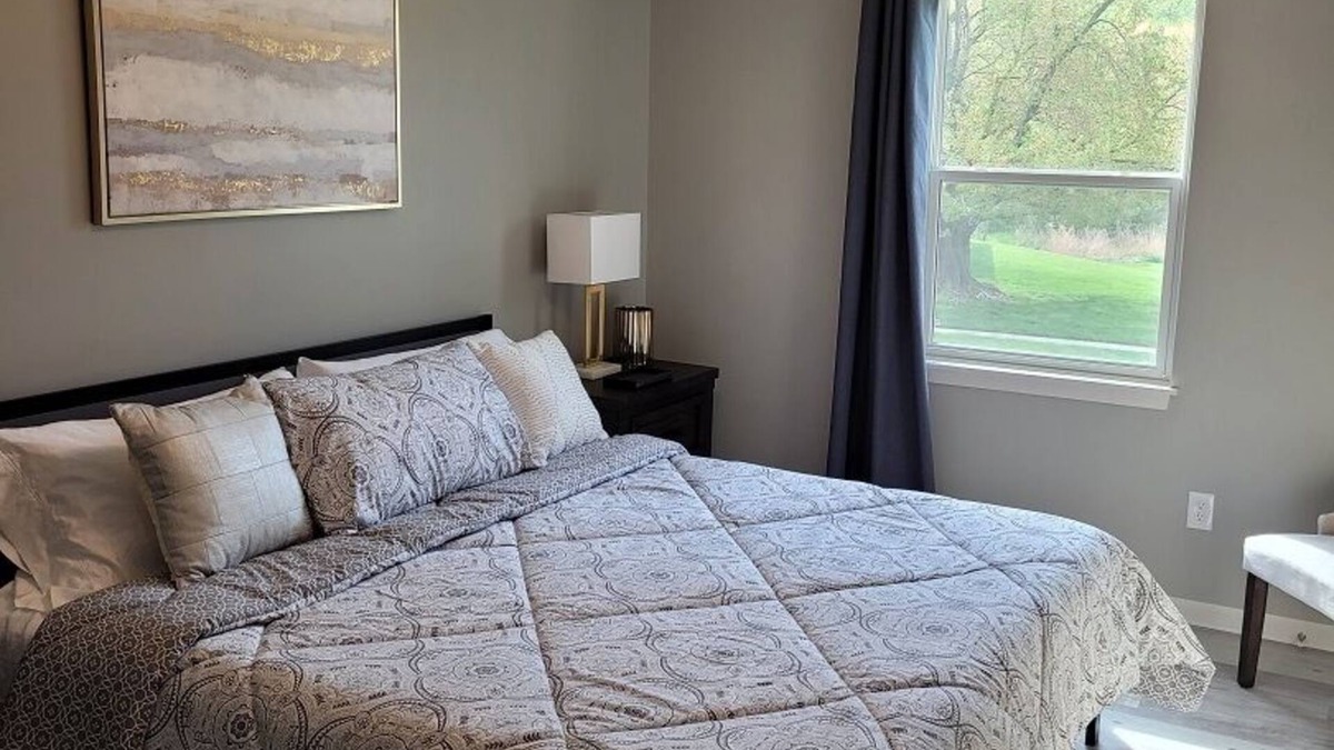 Lee's Summit House | Beautiful 3 Bed, 2 Bath, Sleeps 6, Full Kitchen. garage. Close to World cup!