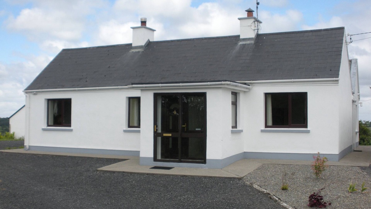 Connacht House | Beautiful 3-Bed House in Knock