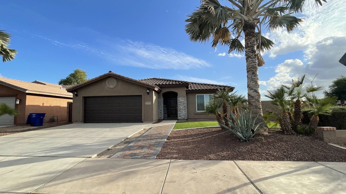 Yuma House | Beautiful 3 bedroom 2 bath house 10 mins from YRMC