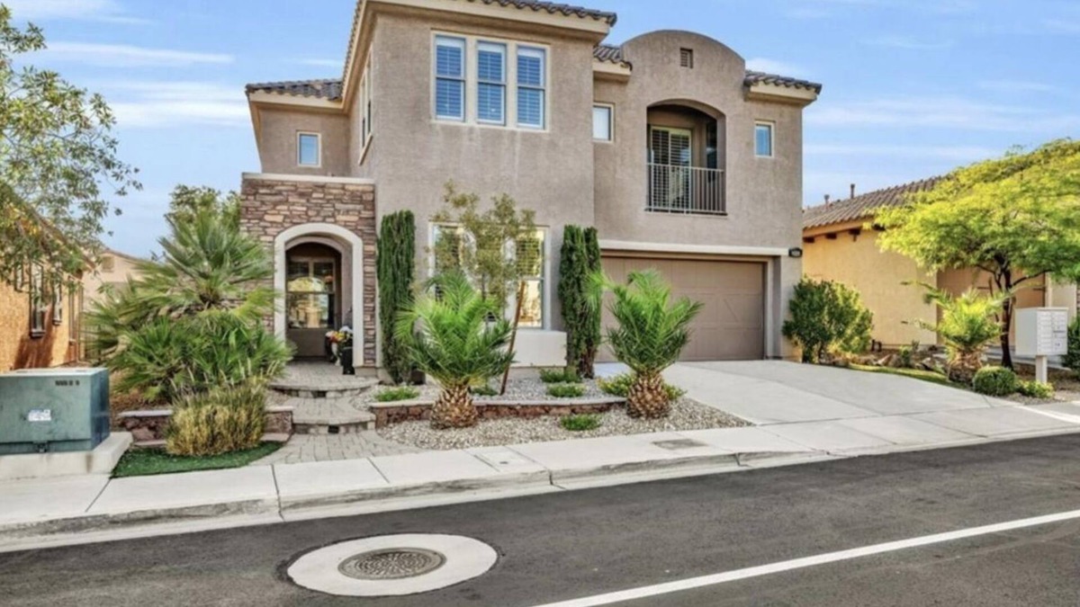 Calico Ridge House | Beautiful 3 bedroom 2.5 bath home in guard gated golf course community.