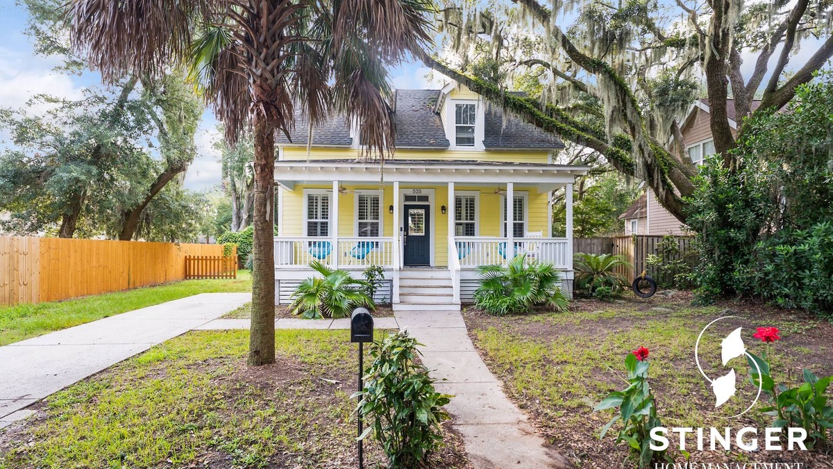 Beaufort House | Beautiful 3 bedroom 3 bath home close to downtown and the Spanish Moss Trail.