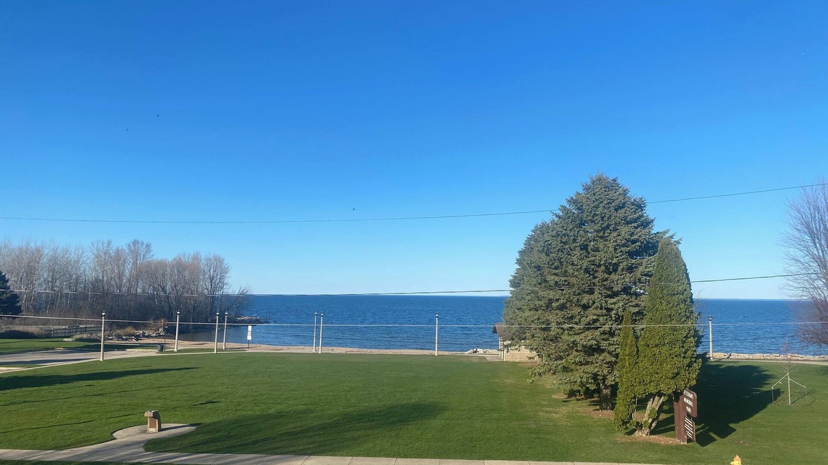 Menominee House | Beautiful 3-bedroom bayview townhome in downtown Menominee