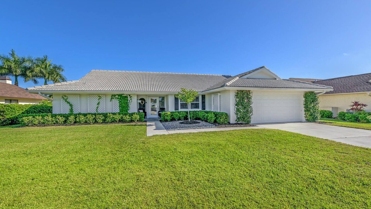 Lely Golf Estates House | Beautiful 3-bedroom house in brilliant Naples. Live the Florida dream