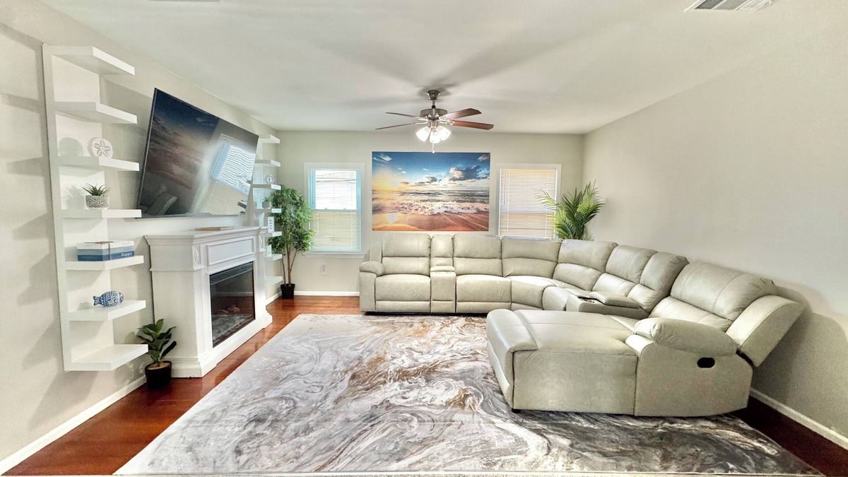 Ocean Gate Apartment | Beautiful 3 Bedroom, 1 Bath, 2nd Floor, 2 blocks from Ocean Gate Beach