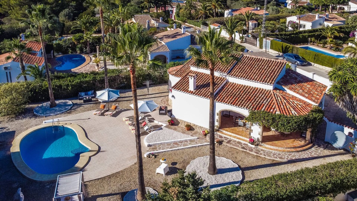 Costa Nova Villa | Beautiful 3 Bedroom Villa with Pool