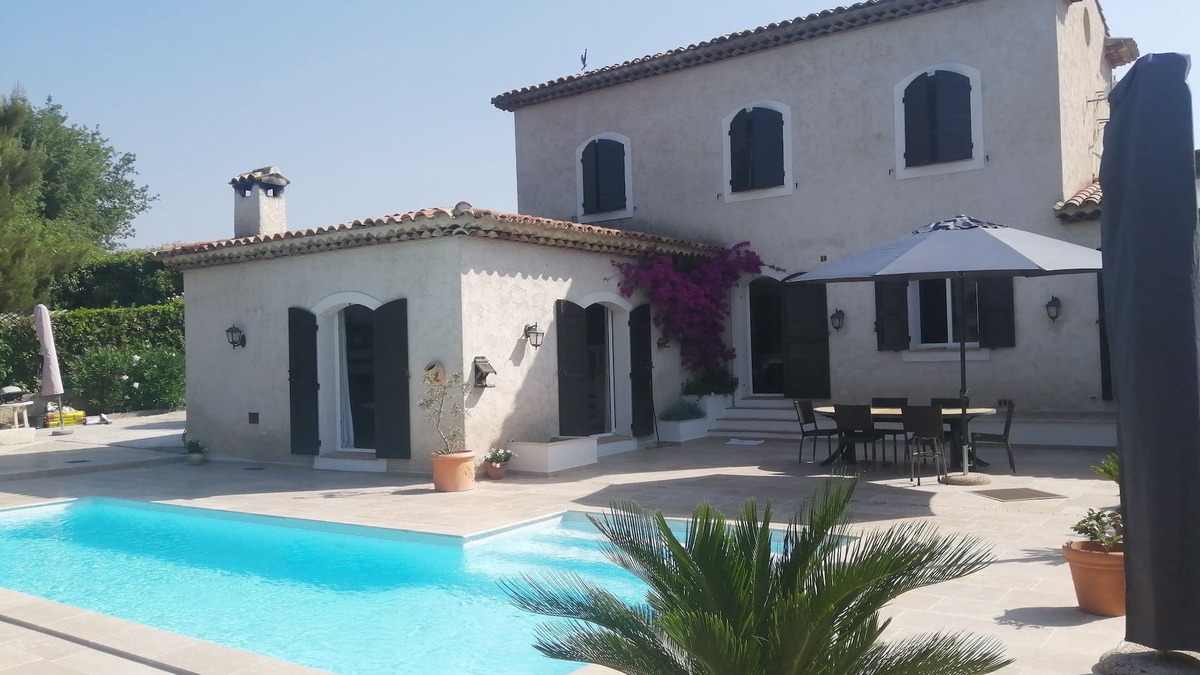 Cagnes-sur-Mer House | Beautiful 3 room quiet, top of villa, renovated 2018, secure parking