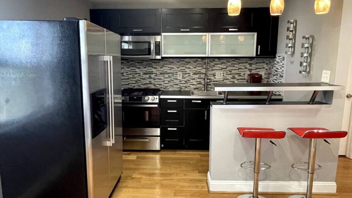 Washington Highlands House | Beautiful 3bd House w/King Bed (3BDR + 1.5 BA)