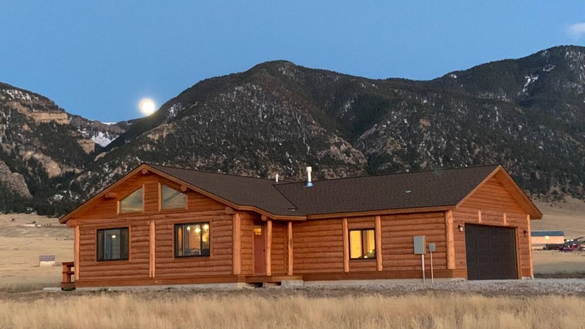 Ennis House | Beautiful 3bedroom log home w/breathtaking views in Madison Valley near Ennis,MT