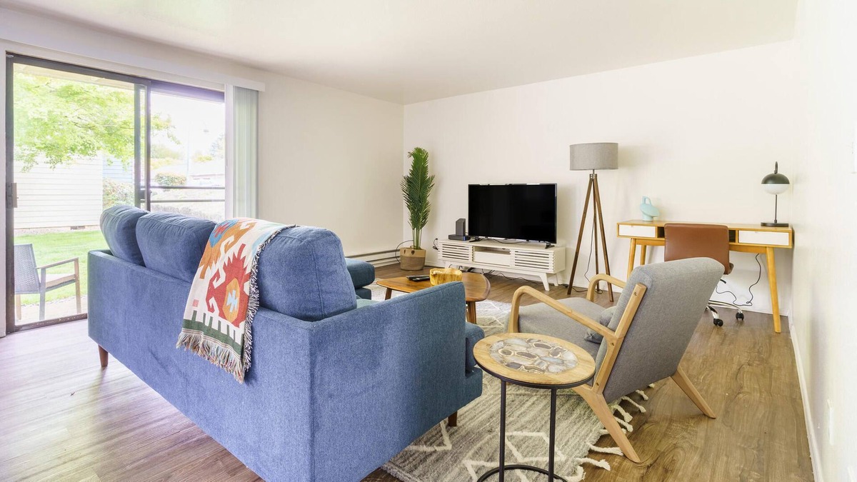 Sherwood - Tualatin South Apartment | Beautiful 3BR Apartment in Tualatin + Pets OK