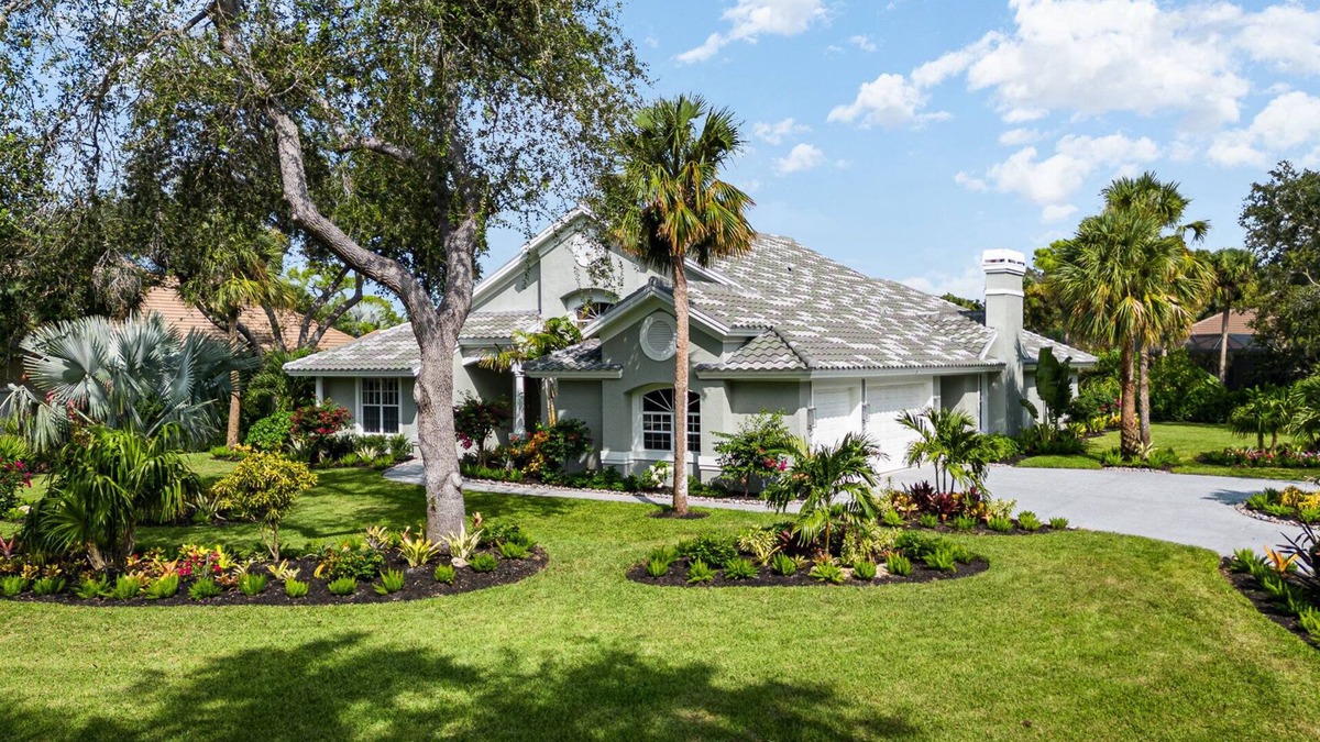 Bonita Bay House | Beautiful 4 Bed/3 Bath 3,600 SF Home with Outdoor Heated Pool/Spa in Bonita Bay