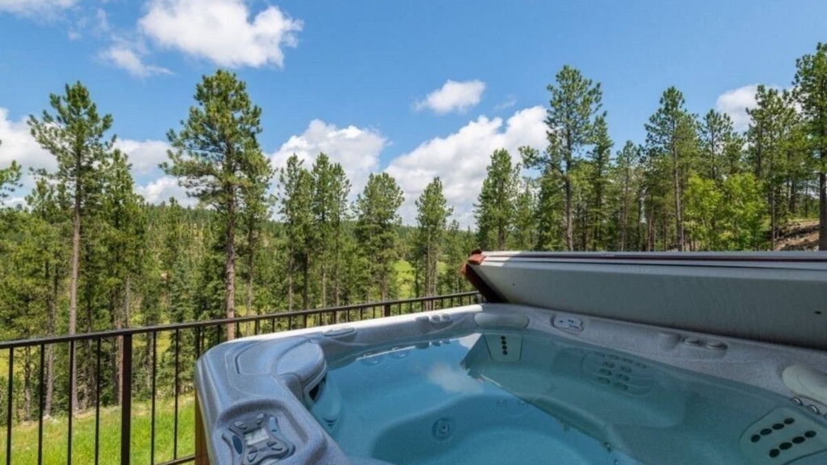 Benchmark Cabin | Beautiful 4 bedroom, 3 bath cabin centrally located in the Black Hills