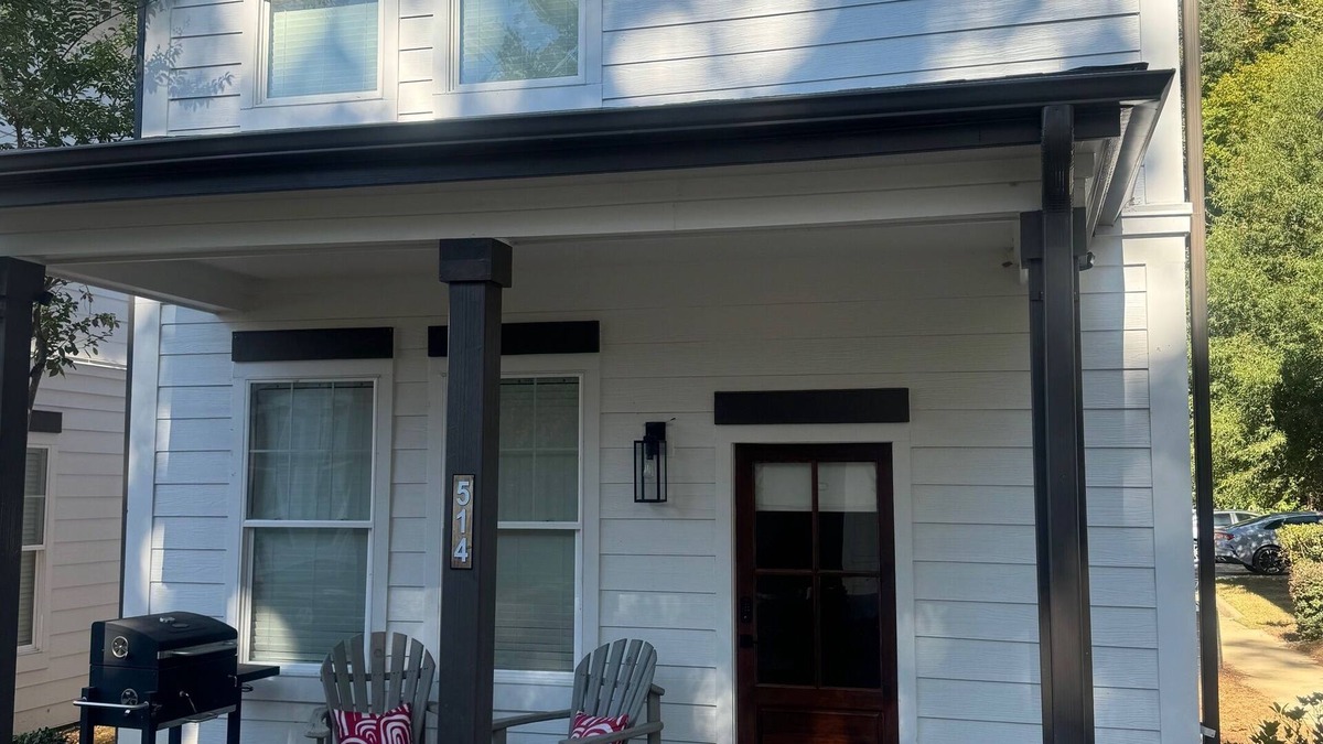 Oxford Condo | Beautiful 4-bedroom 4.5 bath Condo Less than 2 miles from Campus and the Square