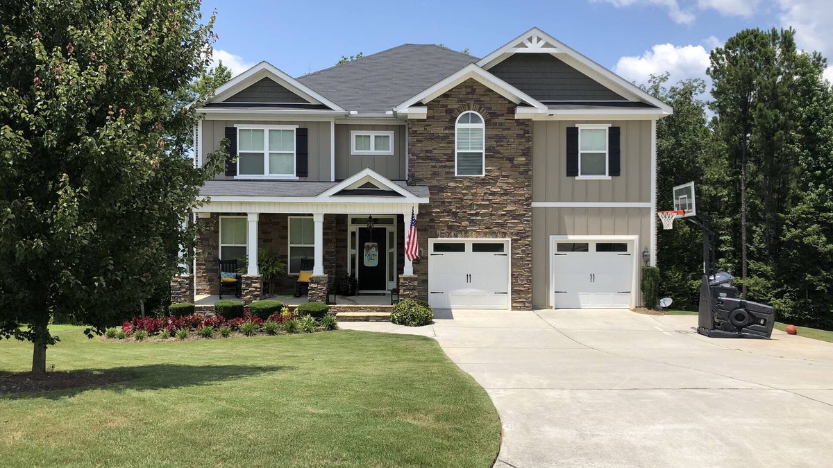 Evans House | Beautiful 4 Bedroom 4 bath Augusta Rental with pool. Amazing back porch views