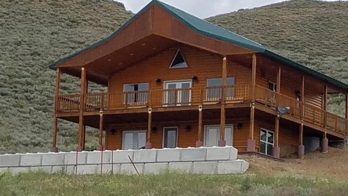 Corral Cabin | Beautiful 4-bedroom cabin with WiFi, AC in superb Fairfield