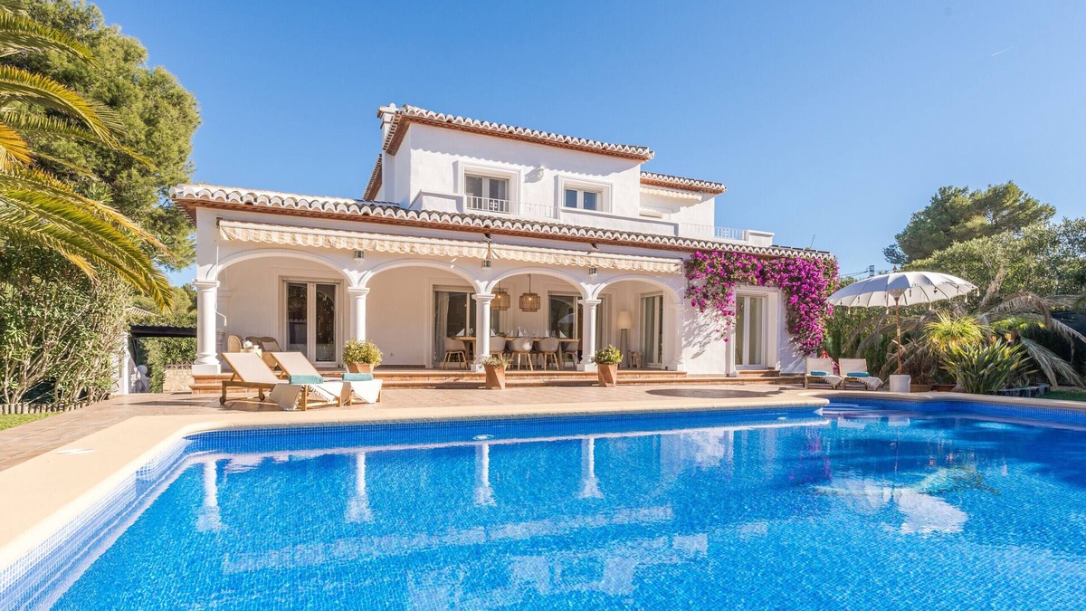 Costa Nova Villa | Beautiful 4 Bedroom Family Villa