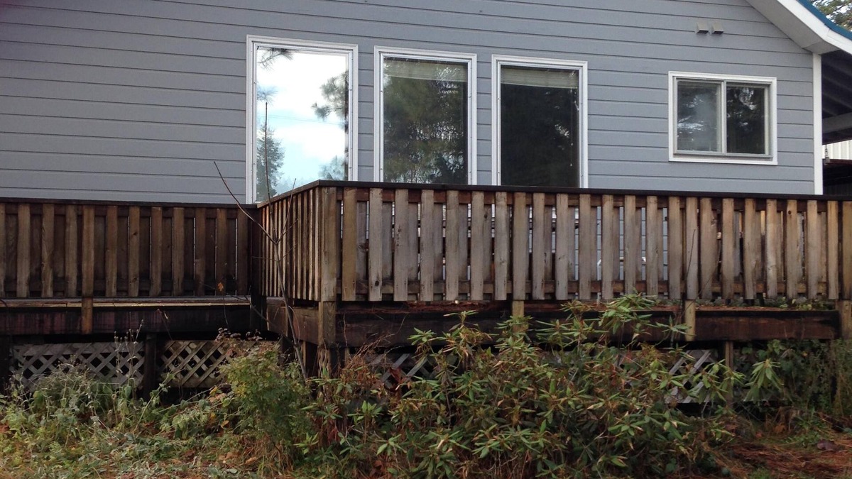 Hood River House | Beautiful 4 bedroom, 2 bath home with an amazing kitchen and family room