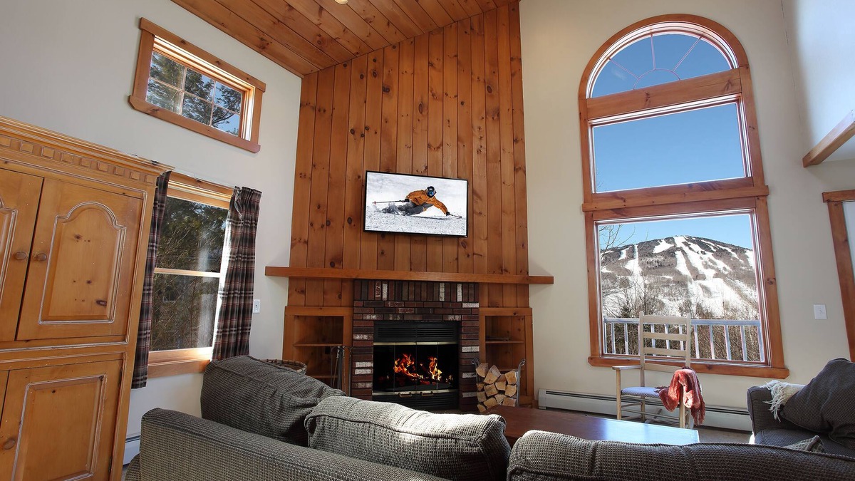 West Dover House | Beautiful 4 BR Townhome minutes from Mt Snow