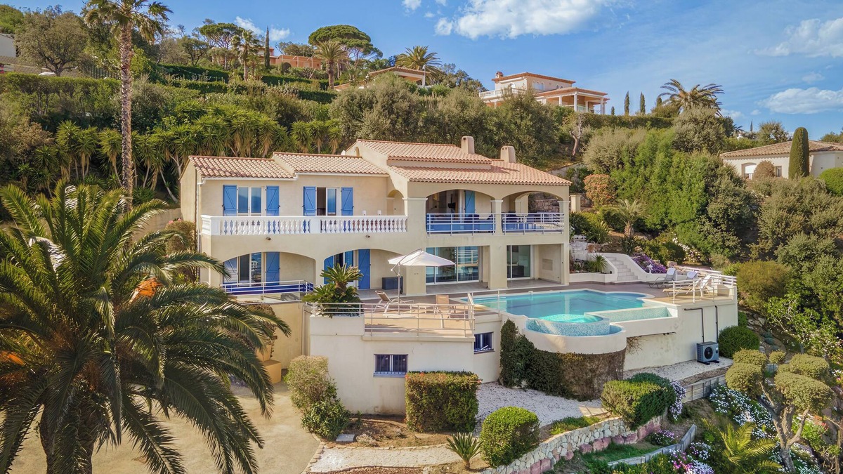 Plage de la Garonnette Villa | Beautiful 4* villa with panoramic sea views, infinity pool, close to the beach