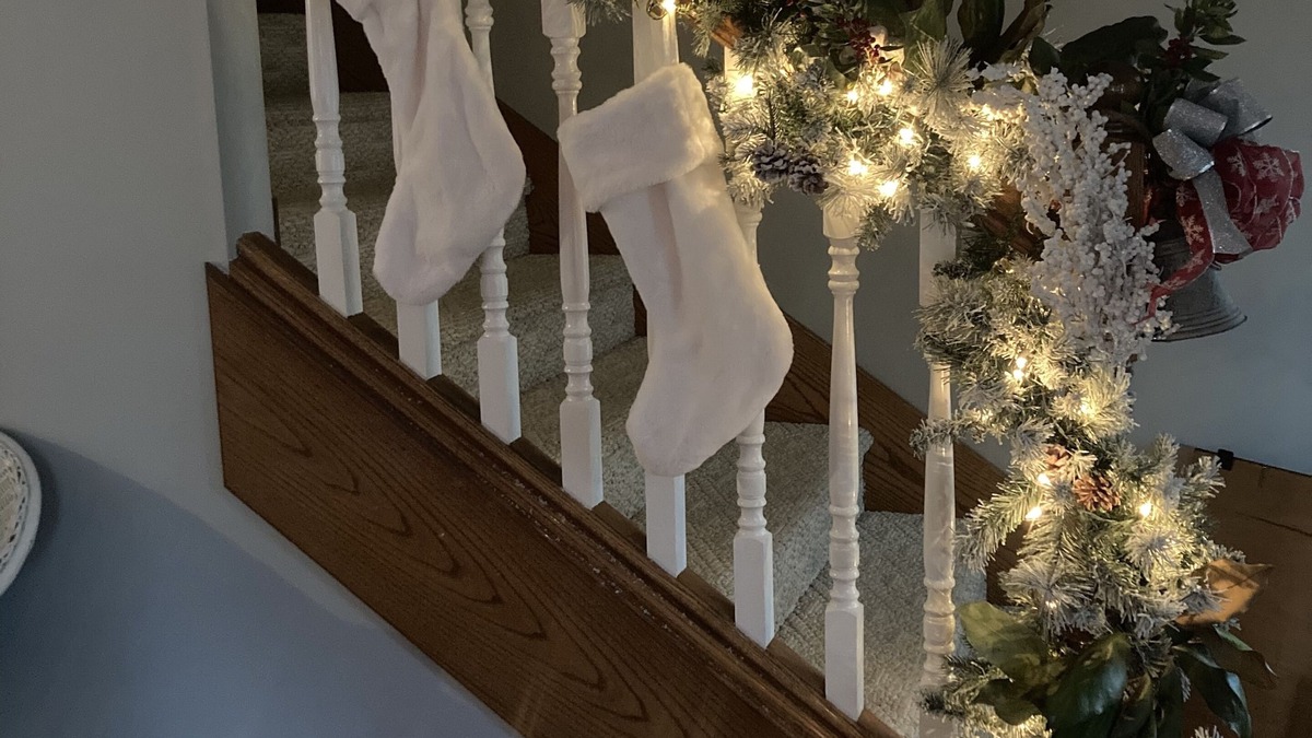 Clarksville House | Beautiful 4000 Sq Feet White Plantation Home With Wrap Around Porch