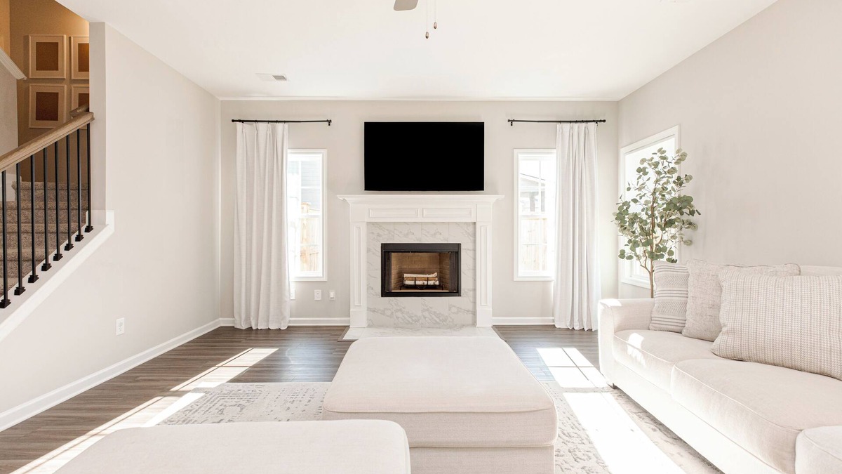 Perry House | Beautiful 4BR | Fenced Yard | Family & Pets