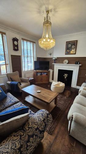 Wisbech Apartment | Beautiful 4BR Georgian house