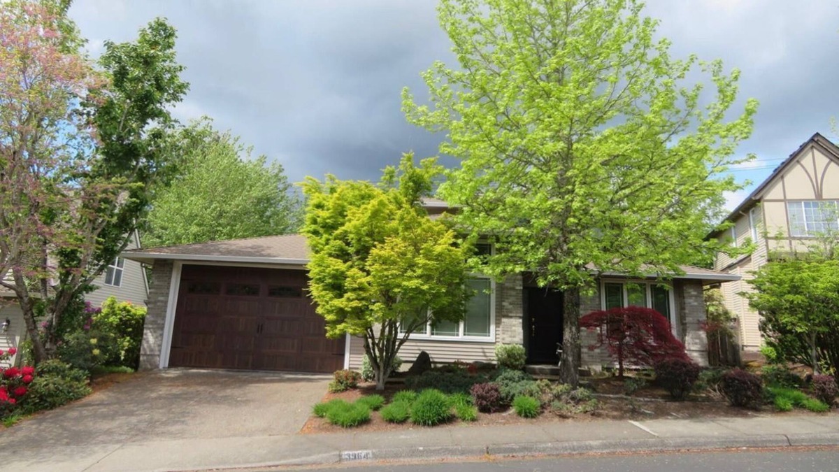 Bonny Slope House | Beautiful 4BR home with enclosed backyard - pet friendly