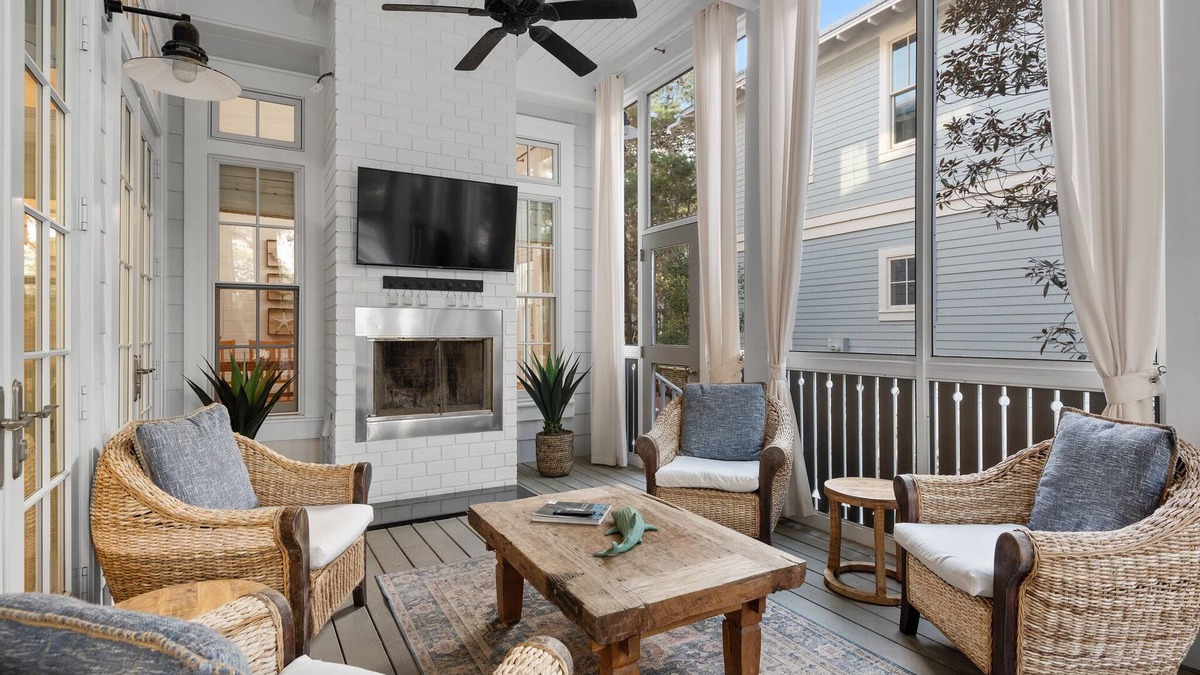 Cottage District House | Beautiful 5 Bedroom, 5 Bath Watercolor Home in Prime Location