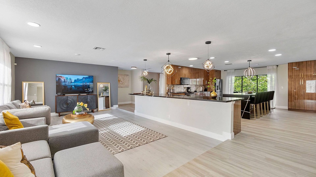 Coral Springs House | Beautiful 5 Bedroom Pool home n