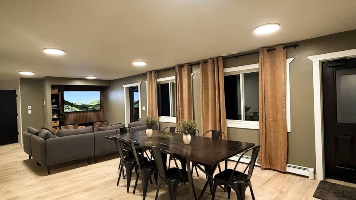 Chugiak House | Beautiful 5-Bedroom Bungalow in the Woods - Mountain + Lake Views