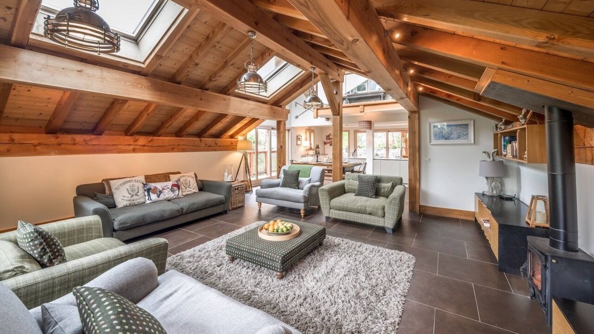 Les Allues Ski Chalet | Beautiful 5 bedroom chalet with amazing views. Walk to restaurant and shops