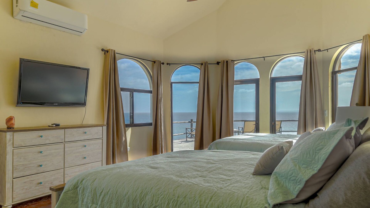 El Sargento Villa | Beautiful 5-bedroom villa with pool and jacuzzi