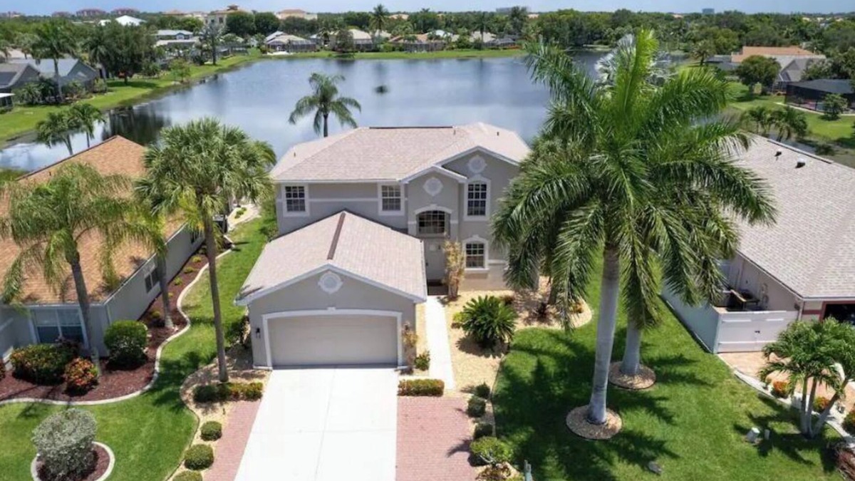 Beachwalk Isles House | Beautiful 5 Bedroom Pool Home on the Water!
