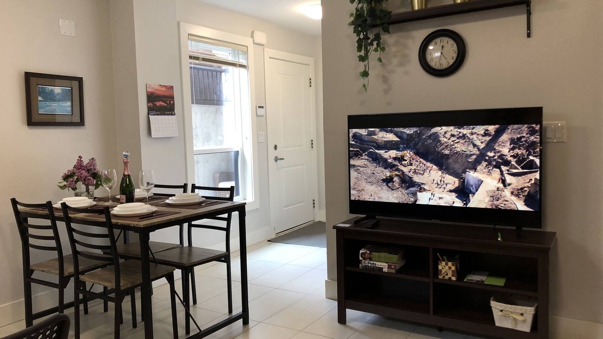 Burnaby House | Beautiful 5 star 2 bd suite near bus&shopping