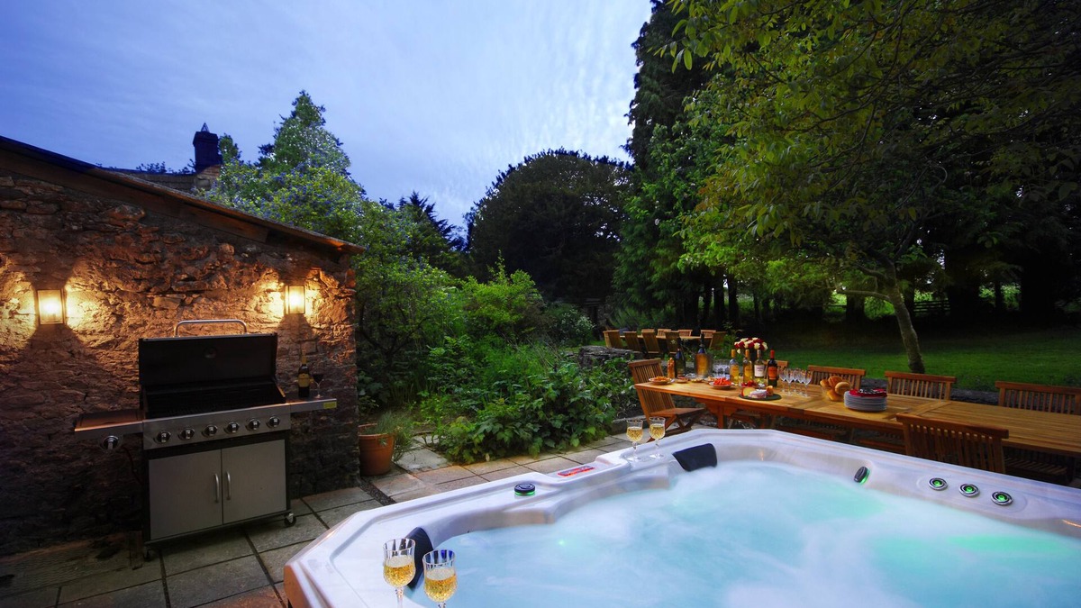 East Horrington House | Beautiful 5bedroom house sleeps13 hottub